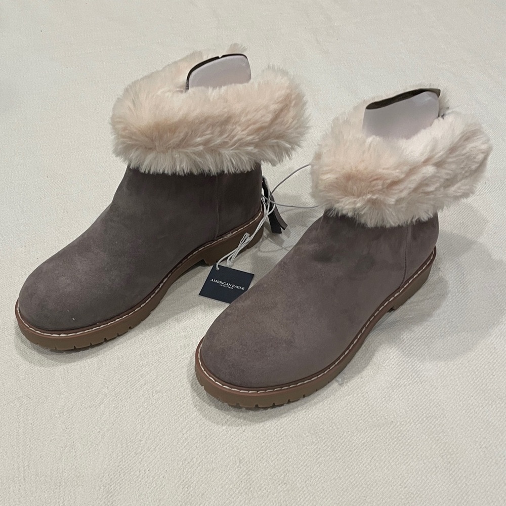 NEW American Eagle ankle boots with faux fur